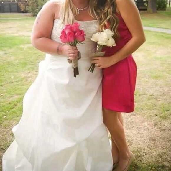 Gorgeous Private Collection Wedding Gown – Corset Back • Size 18–22 Adjustable - Picture 13 of 15